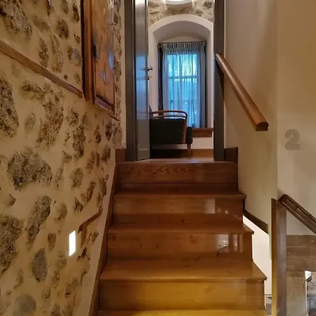 Riverbed Traditional Pensión