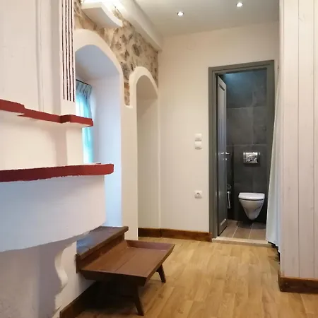 Riverbed Traditional Pensión 3*